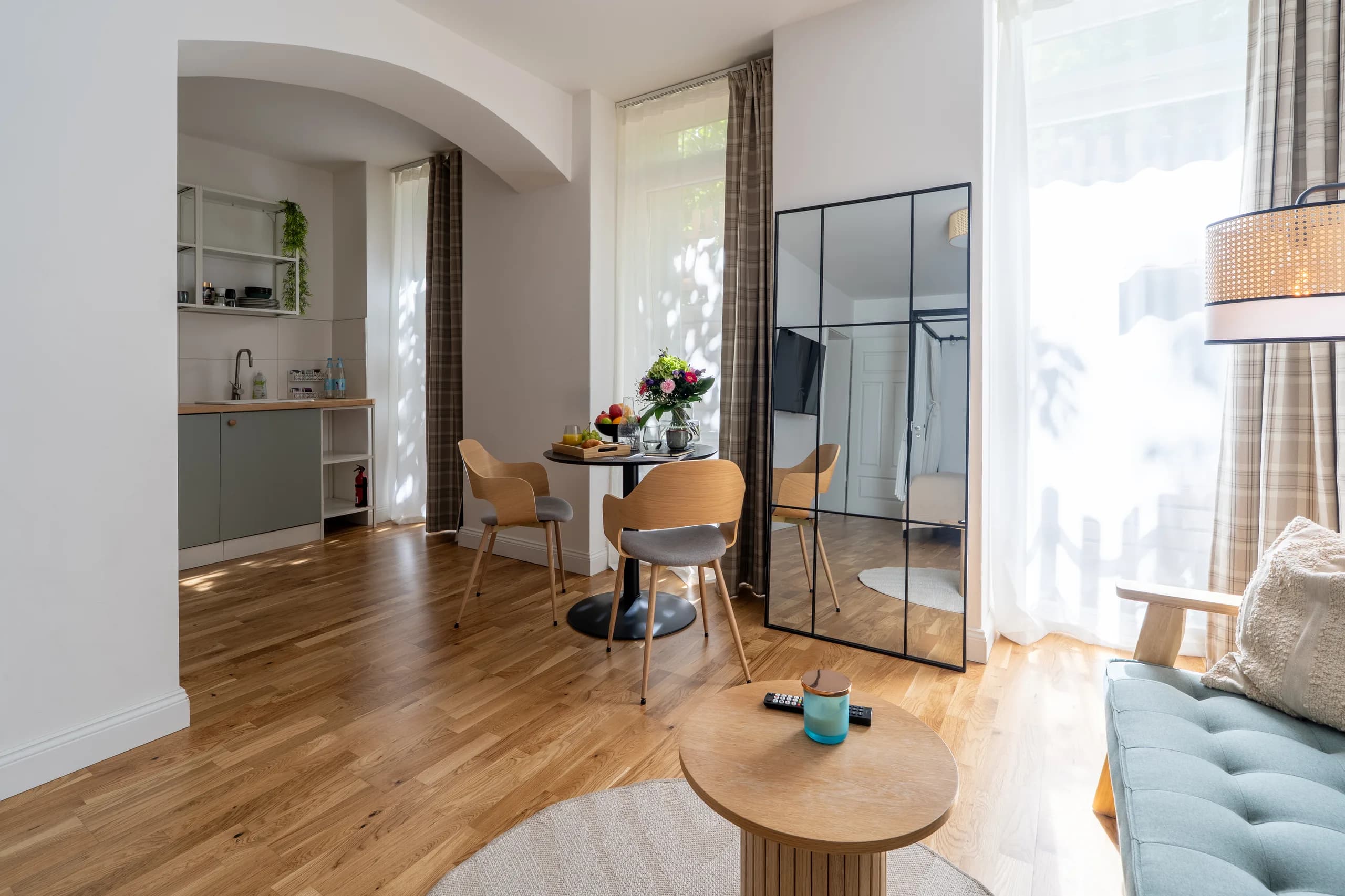 Souterrain con Cama con Dosel & Terraza — Bergmannkiez
