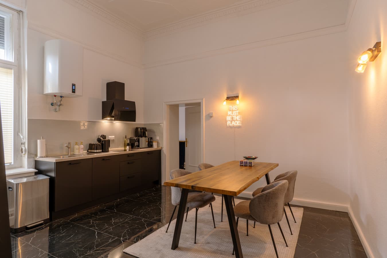 Voll ausgestattete Küche