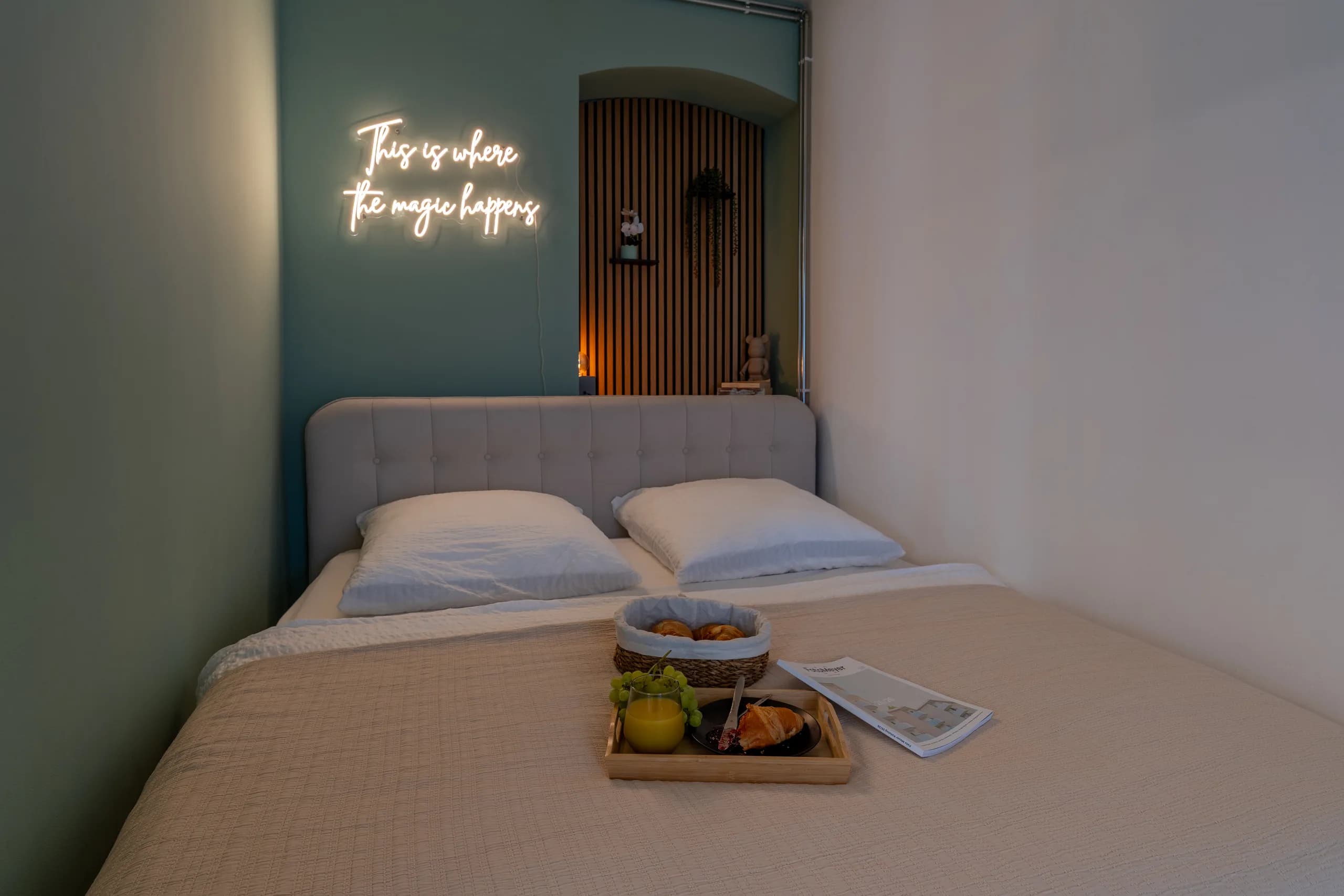 Appartamento di Design con LED-Sign — Bergmannkiez 2