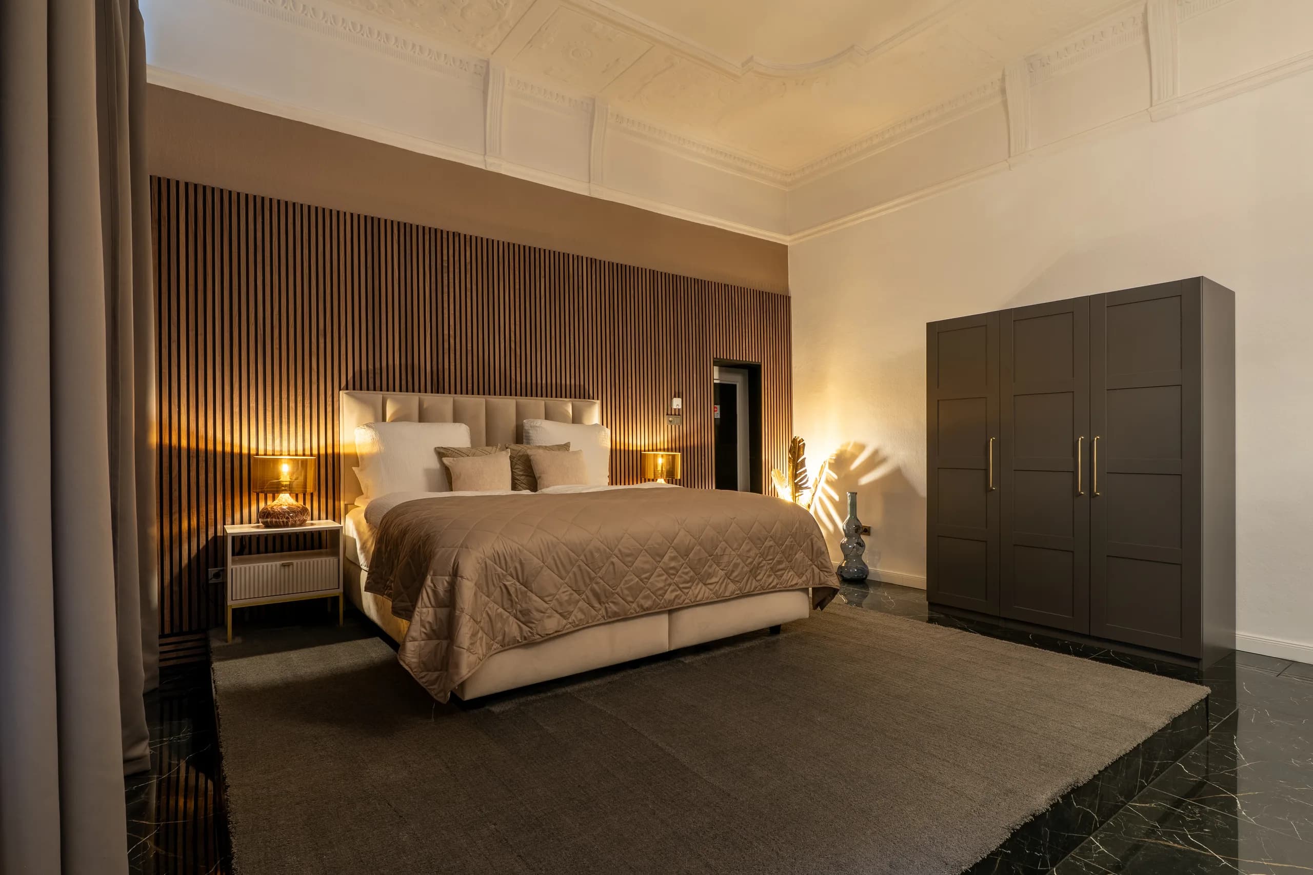 City West Appartamento d'Epoca di Lusso — Compatto 5